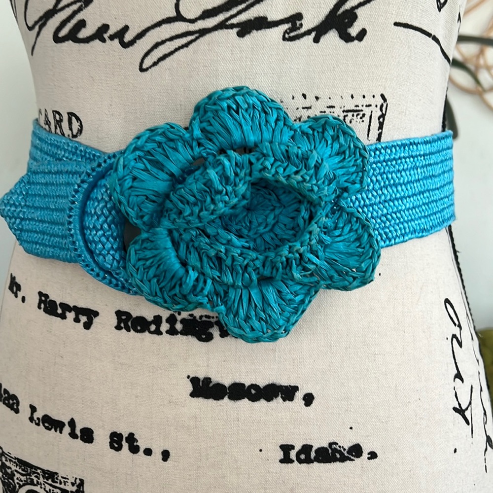 Straw turqouise belt